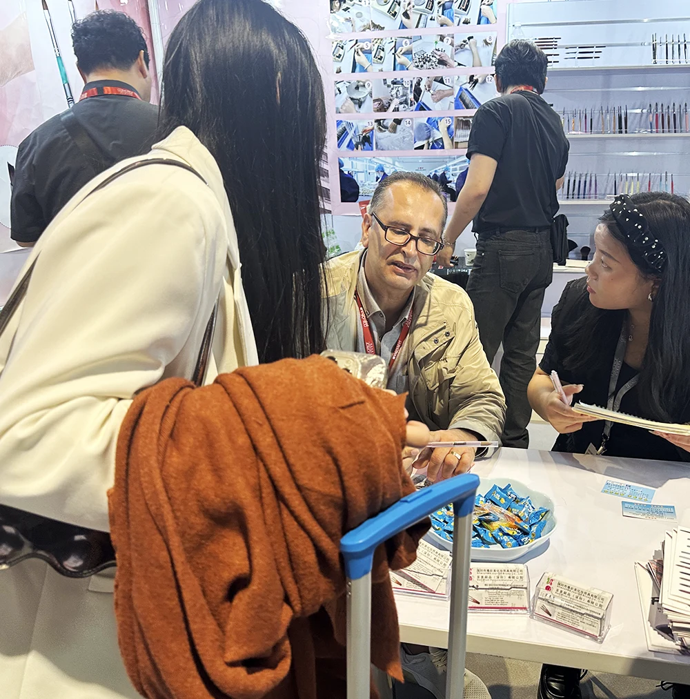 COSMOPROF HK 2024 ، التقى العديد من فرشاة الأظافر بأصوات قديمة وجديدة.